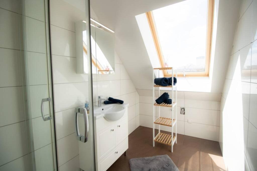 Apartamento Sunny & Cozy Penthouse With Balcony L Dg4'14 Viena Exterior foto