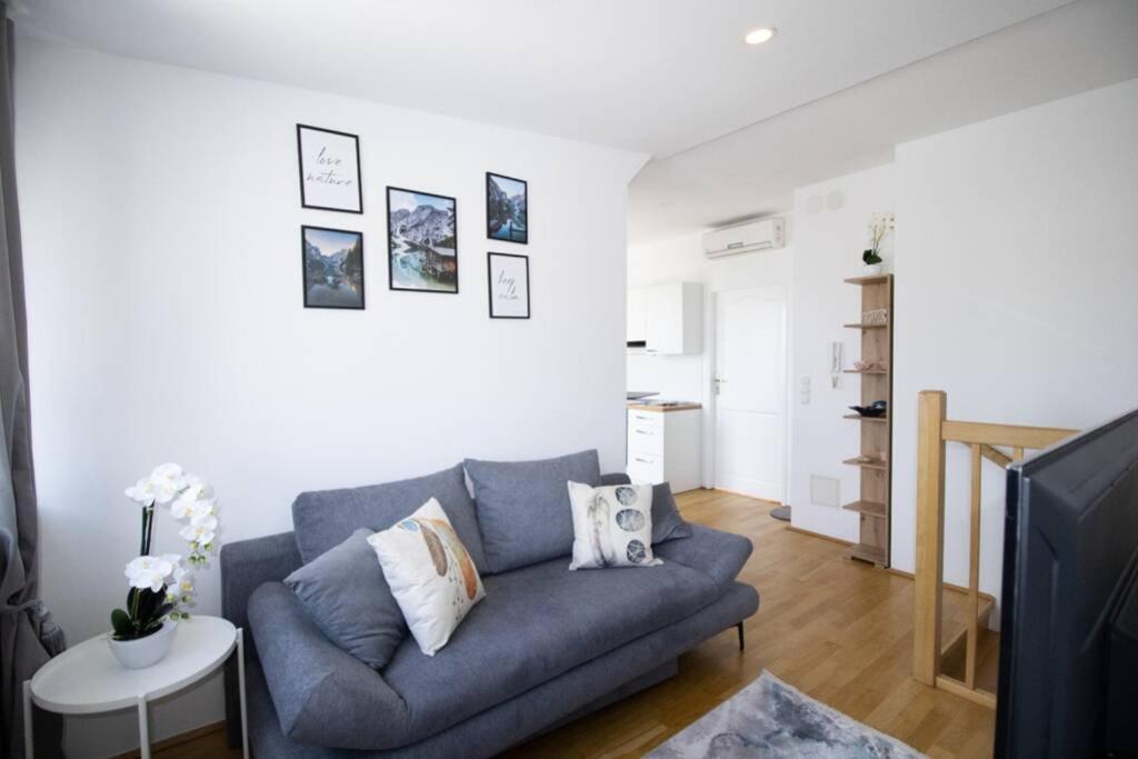Apartamento Sunny & Cozy Penthouse With Balcony L Dg4'14 Viena Exterior foto