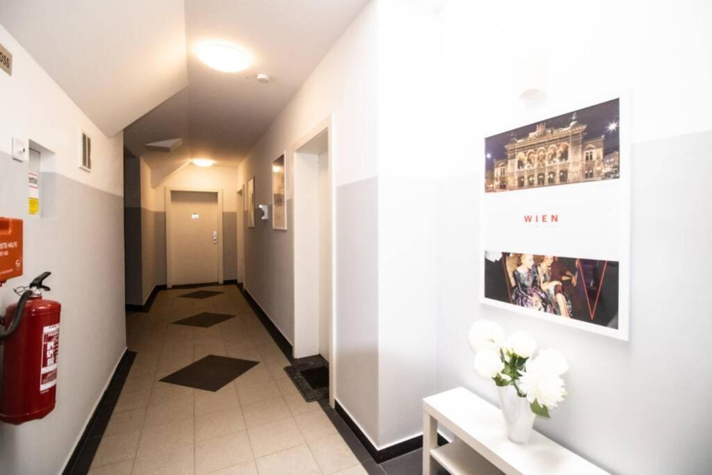 Apartamento Sunny & Cozy Penthouse With Balcony L Dg4'14 Viena Exterior foto