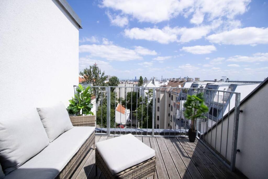 Apartamento Sunny & Cozy Penthouse With Balcony L Dg4'14 Viena Exterior foto