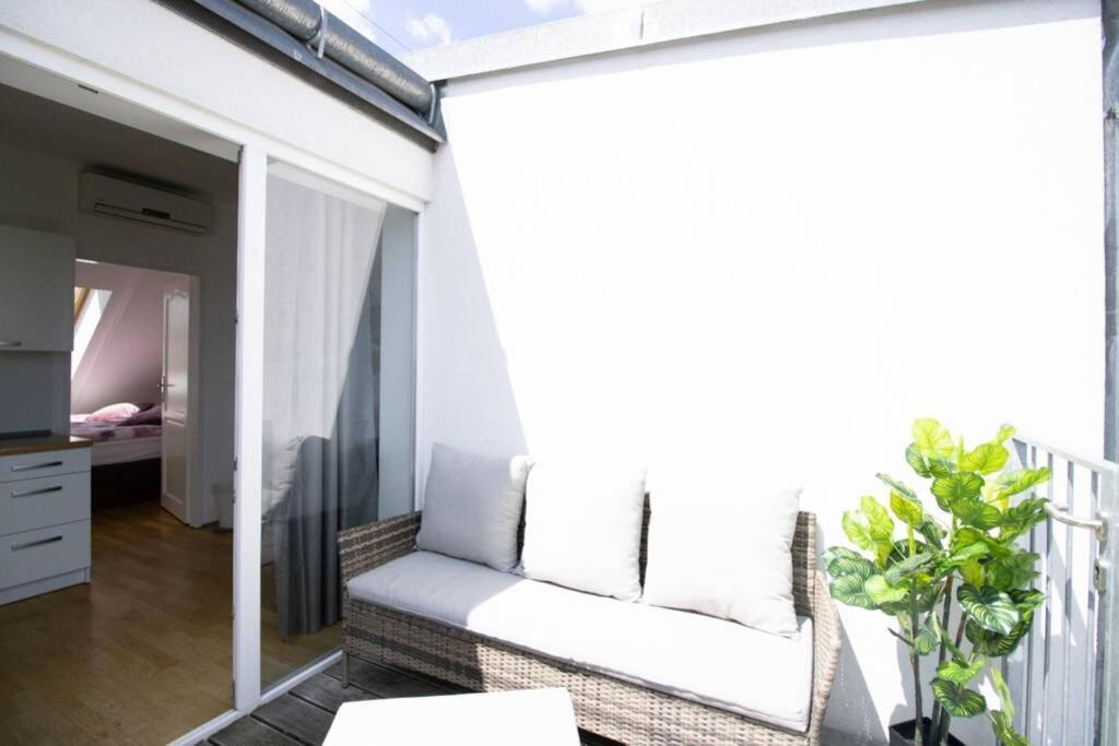 Apartamento Sunny & Cozy Penthouse With Balcony L Dg4'14 Viena Exterior foto